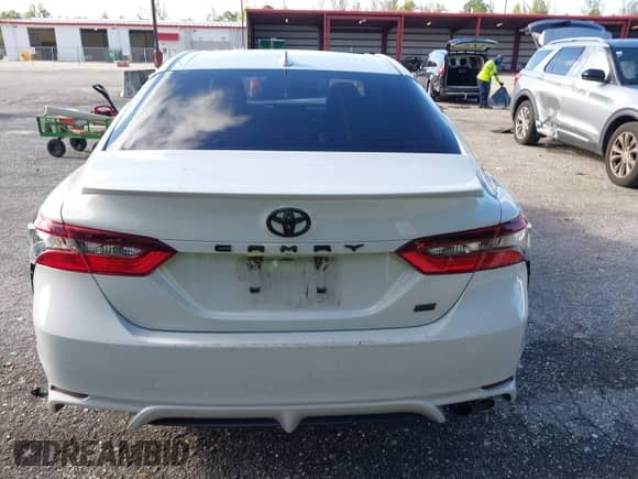 2022 Toyota Camry SE с VIN 4T1G11AK9NU017876, выставлен на аукционе IAAI как лот 43339411 с пробегом 129 171 миль миль и . История ставок и продаж доступна на DreamBid. Изображение 17.