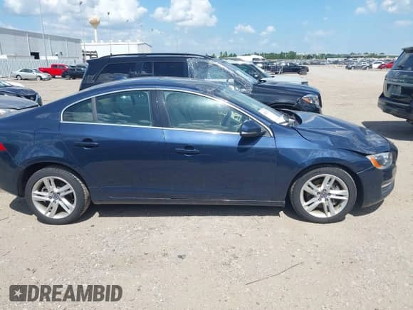 2015 Volvo S60 T5 Platinum с VIN YV1612TMXF2360756, выставлен на аукционе IAAI как лот 42812479 с пробегом 147 289 миль миль и . История ставок и продаж доступна на DreamBid. Изображение 13.