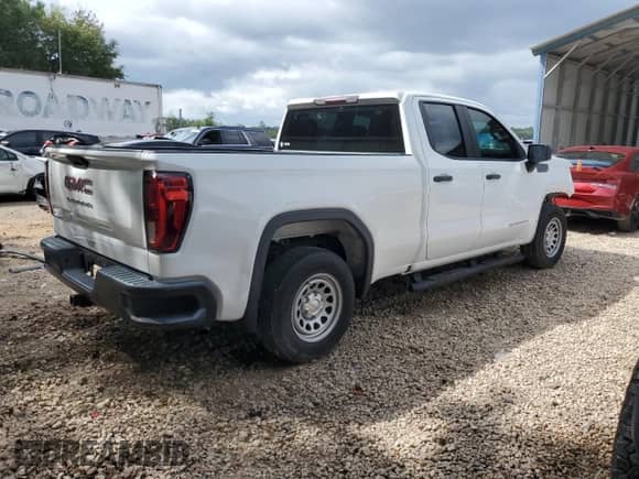 2019 GMC Sierra 1500 with VIN 1GTR8AEH0KZ272986, listed as a Copart auction lot 70875954 with 31,431 mi miles and Salvage title. Bid and sale history available at DreamBid. Image 3.