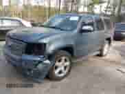 2008 Chevrolet Tahoe 3LT z VIN 1GNFK130X8J173589, wystawiony jako IAAI lot #41664172 z przebiegiem 212 081 mil mil oraz . Historia ofert i sprzedaży dostępna na DreamBid. Obrazek 2.
