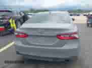 2021 Toyota Camry LE z VIN 4T1C11AK7MU480046, wystawiony jako IAAI lot #43289437 z przebiegiem 70 687 mil mil oraz . Historia ofert i sprzedaży dostępna na DreamBid. Obrazek 17.