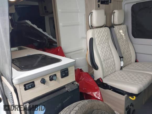 2021 Ram ProMaster Cargo с VIN 3C6LRVDG5ME561547, выставлен на аукционе IAAI как лот 43153803 с пробегом 60 155 миль миль и . История ставок и продаж доступна на DreamBid. Изображение 8.