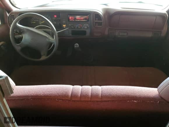 1997 Chevrolet Silverado 1500 with VIN 1GCEC14M0VZ167882, listed as a Copart auction lot 85898414 with 251,338 mi miles and Salvage title. Bid and sale history available at DreamBid. Image 8.