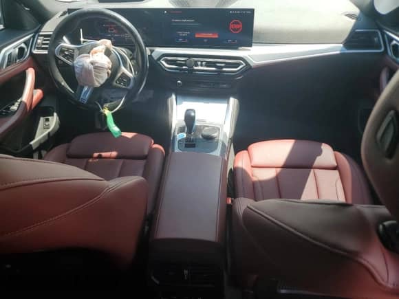 2023 BMW i4 eDrive40 z VIN WBY73AW04PFN68356, wystawiony jako Copart lot #70497945 z przebiegiem 28 545 mil mil oraz Nie do naprawy • Non repairable. Historia ofert i sprzedaży dostępna na DreamBid. Obrazek 8.