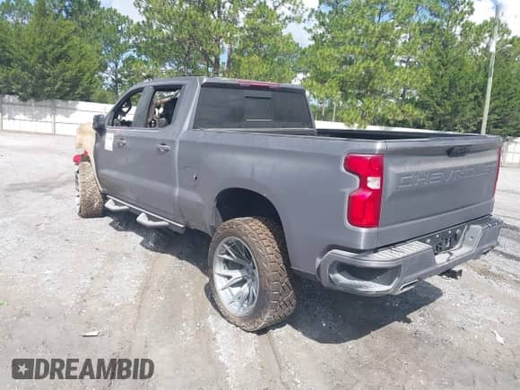 2022 Chevrolet Silverado 1500 RST z VIN 1GCUDEED8NZ558776, wystawiony jako IAAI lot #41374887 z przebiegiem Nie podano mil oraz . Historia ofert i sprzedaży dostępna na DreamBid. Obrazek 3.