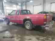 1994 Nissan Frontier XE z VIN 1N6SD16S6RC403596, wystawiony jako Copart lot #61856285 z przebiegiem 152 767 mil mil oraz Czysty tytuł • Clean title. Historia ofert i sprzedaży dostępna na DreamBid. Obrazek 2.