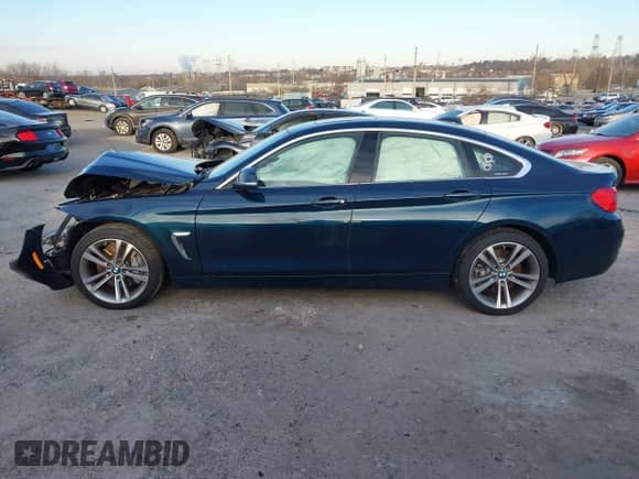 2016 BMW 4 Series 435i xDrive z VIN WBA4B3C5XGG344437, wystawiony jako IAAI lot #41240103 z przebiegiem Nie podano mil oraz . Historia ofert i sprzedaży dostępna na DreamBid. Obrazek 13.