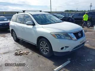 2014 Nissan Pathfinder S with VIN 5N1AR2MN0EC612437, listed as a IAAI auction lot 42225749 with 138,285 mi miles and . Bid and sale history available at DreamBid. Image 1.