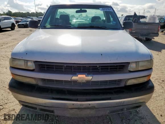2001 Chevrolet Silverado 2500 with VIN 1GCGC24UX1Z268811, listed as a Copart auction lot 62529045 with 208,279 mi miles and Salvage title. Bid and sale history available at DreamBid. Image 5.