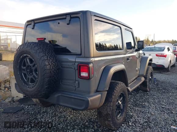 2019 Jeep Wrangler Sport S with VIN 1C4GJXAG3KW518815, listed as a IAAI auction lot 40689483 with 97,268 mi miles and . Bid and sale history available at DreamBid. Image 4.