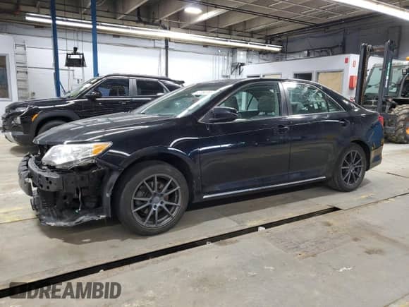 2014 Toyota Camry L z VIN 4T4BF1FK4ER408475, wystawiony jako Copart lot #47053395 z przebiegiem 78 379 mil mil oraz Szkoda całkowita • Salvage title. Historia ofert i sprzedaży dostępna na DreamBid. Obrazek 1.
