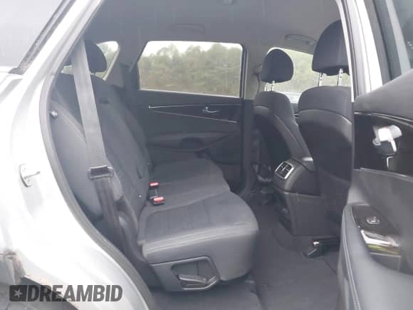 2018 Kia Sorento L with VIN 5XYPG4A39JG370272, listed as a IAAI auction lot 43474591 with 130,569 mi miles and . Bid and sale history available at DreamBid. Image 8.