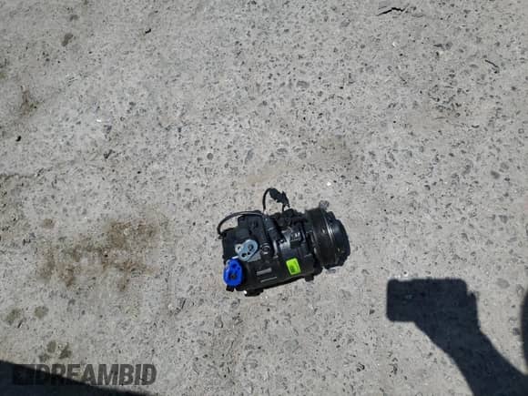 2015 BMW 5 Series 528i with VIN WBA5A5C56FD515137, listed as a Copart auction lot 64200905 with Not provided miles and Salvage title. Bid and sale history available at DreamBid. Image 12.