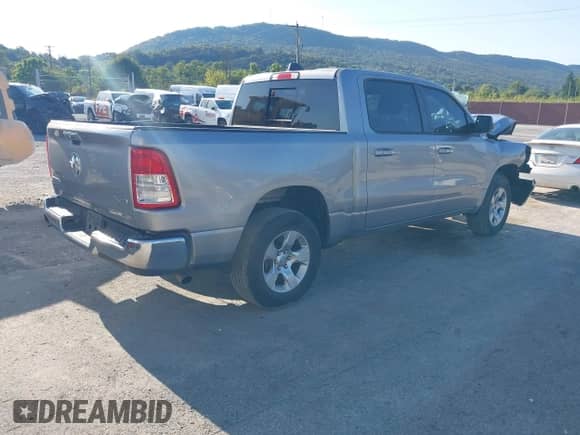 2019 Ram 1500 Big Horn z VIN 1C6RRFFG1KN780429, wystawiony jako IAAI lot #43109966 z przebiegiem 59 374 mil mil oraz . Historia ofert i sprzedaży dostępna na DreamBid. Obrazek 4.