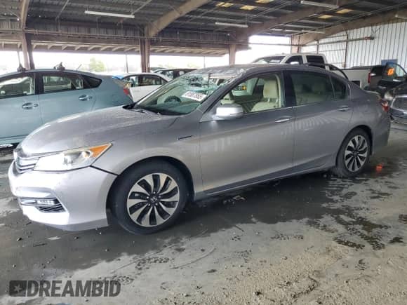 2017 Honda Accord EX-L с VIN JHMCR6F56HC025082, выставлен на аукционе Copart как лот 81887865 с пробегом 26 541 миль миль и Списание • Salvage title. История ставок и продаж доступна на DreamBid. Изображение 1.