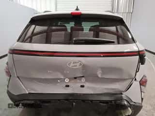 2025 Hyundai Kona SEL с VIN KM8HB3AB1SU221208, выставлен на аукционе Copart как лот 79913954 с пробегом 40 миль миль и Чистый • Clean title. История ставок и продаж доступна на DreamBid. Изображение 6.