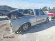 2000 Ford F-150 XL z VIN 1FTZX1729YNB24265, wystawiony jako IAAI lot #42330505 z przebiegiem Nie podano mil oraz . Historia ofert i sprzedaży dostępna na DreamBid. Obrazek 4.