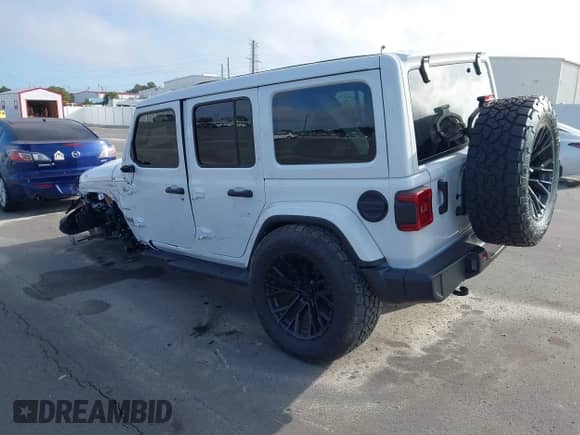 2024 Jeep Wrangler Sahara с VIN 1C4PJXEG1RW263439, выставлен на аукционе IAAI как лот 43382055 с пробегом 13 427 миль миль и . История ставок и продаж доступна на DreamBid. Изображение 3.