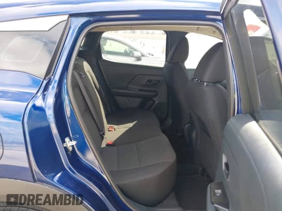 2025 Nissan Kicks S с VIN 3N8AP6BA3SL325597, выставлен на аукционе IAAI как лот 41610126 с пробегом 371 миль миль и . История ставок и продаж доступна на DreamBid. Изображение 8.