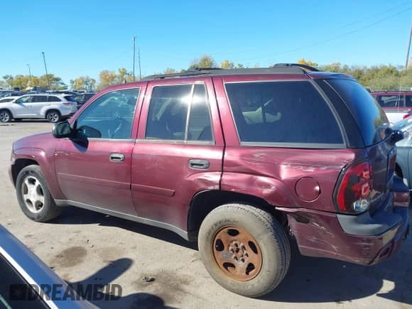 2007 Chevrolet TrailBlazer LS с VIN 1GNDT13S972286089, выставлен на аукционе IAAI как лот 43474281 с пробегом 177 444 миль миль и . История ставок и продаж доступна на DreamBid. Изображение 14.