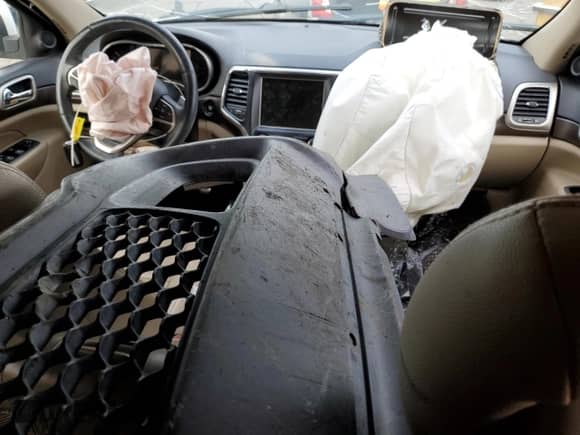 2014 Jeep Grand Cherokee Laredo with VIN 1C4RJEAG4EC265653, listed as a Copart auction lot 84594325 with Not provided miles and Salvage title. Bid and sale history available at DreamBid. Image 8.