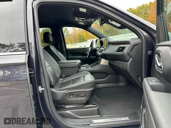 2023 Chevrolet Suburban Premier z VIN 1GNSKFKD5PR474612, wystawiony jako Copart lot #90396045 z przebiegiem 67 130 mil mil oraz Nie do naprawy • Non repairable. Historia ofert i sprzedaży dostępna na DreamBid. Obrazek 8.