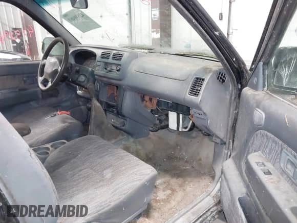 1998 Nissan Frontier XE z VIN 1N6DD26Y9WC341111, wystawiony jako IAAI lot #42539460 z przebiegiem Nie podano mil oraz . Historia ofert i sprzedaży dostępna na DreamBid. Obrazek 5.