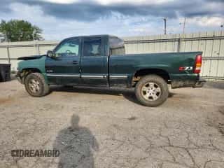 2002 Chevrolet Silverado 1500 LS z VIN 1GCEK19T72E194891, wystawiony jako Copart lot #81889125 z przebiegiem 262 356 mil mil oraz Szkoda całkowita • Salvage title. Historia ofert i sprzedaży dostępna na DreamBid. Obrazek 2.