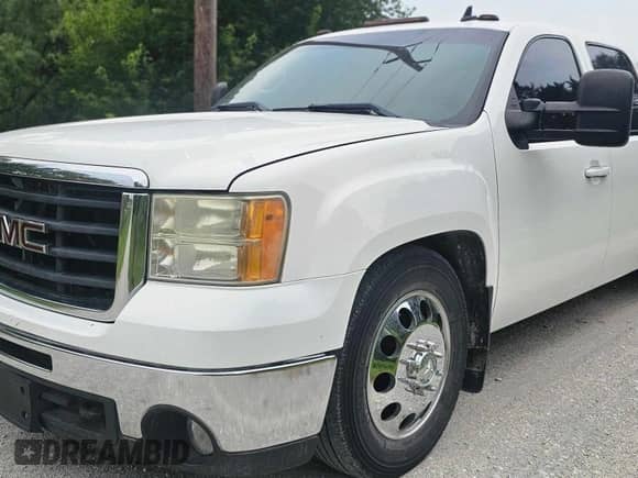 2009 GMC Sierra 1500 z VIN 1GTJC73609F150902, wystawiony jako Copart lot #67979045 z przebiegiem 60 567 mil mil oraz Szkoda całkowita • Salvage title. Historia ofert i sprzedaży dostępna na DreamBid. Obrazek 2.