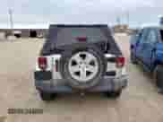 2007 Jeep Wrangler Unlimited Sahara z VIN 1J4GA59167L212909, wystawiony jako Copart lot #82455775 z przebiegiem 124 148 mil mil oraz Czysty tytuł • Clean title. Historia ofert i sprzedaży dostępna na DreamBid. Obrazek 6.