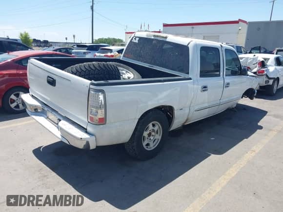 2005 GMC Sierra 1500 SLE with VIN 2GTEK13T251394642, listed as a IAAI auction lot 42886908 with 171,740 mi miles and . Bid and sale history available at DreamBid. Image 4.