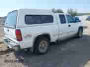 2002 GMC Sierra 1500 SLE z VIN 1GTEK19T22Z129469, wystawiony jako IAAI lot #42852319 z przebiegiem 283 614 mil mil oraz . Historia ofert i sprzedaży dostępna na DreamBid. Obrazek 4.