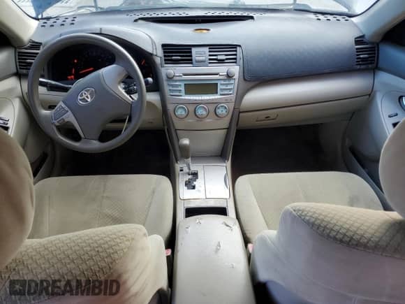 2007 Toyota Camry CE z VIN JTNBE46K573059947, wystawiony jako Copart lot #82554865 z przebiegiem 233 671 mil mil oraz Czysty tytuł • Clean title. Historia ofert i sprzedaży dostępna na DreamBid. Obrazek 8.