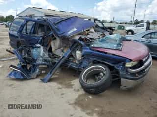 2000 Chevrolet Suburban LT z VIN 3GNEC16T9YG197544, wystawiony jako Copart lot #74223944 z przebiegiem Nie podano mil oraz Nie do naprawy • Non repairable. Historia ofert i sprzedaży dostępna na DreamBid. Obrazek 4.