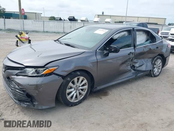 2020 Toyota Camry LE z VIN 4T1C11AK2LU999892, wystawiony jako IAAI lot #43225624 z przebiegiem Nie podano mil oraz . Historia ofert i sprzedaży dostępna na DreamBid. Obrazek 2.