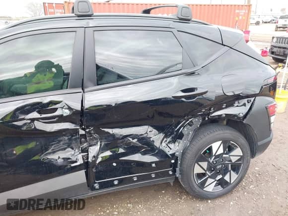 2025 Hyundai Kona SEL Convenience с VIN KM8HC3AB5SU214890, выставлен на аукционе IAAI как лот 41406139 с пробегом 1 943 миль миль и . История ставок и продаж доступна на DreamBid. Изображение 6.