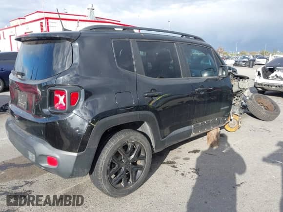 2018 Jeep Renegade Latitude with VIN ZACCJBBB4JPH36648, listed as a IAAI auction lot 43440328 with 50,565 mi miles and . Bid and sale history available at DreamBid. Image 4.