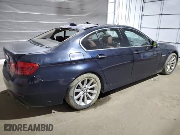 2015 BMW 5 Series 535d xDrive z VIN WBAFV3C55FD686510, wystawiony jako Copart lot #51404955 z przebiegiem 160 341 mil mil oraz Szkoda całkowita • Salvage title. Historia ofert i sprzedaży dostępna na DreamBid. Obrazek 3.