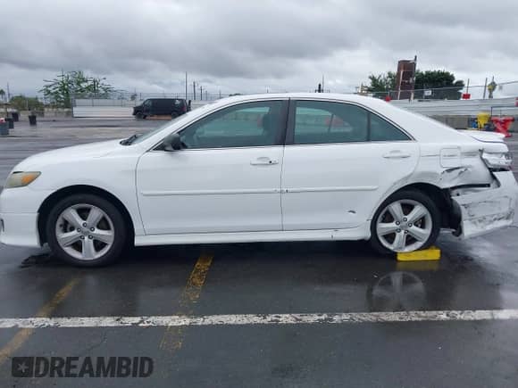 2011 Toyota Camry XLE with VIN 4T1BK3EK5BU609901, listed as a IAAI auction lot 43450106 with 208,455 mi miles and . Bid and sale history available at DreamBid. Image 14.