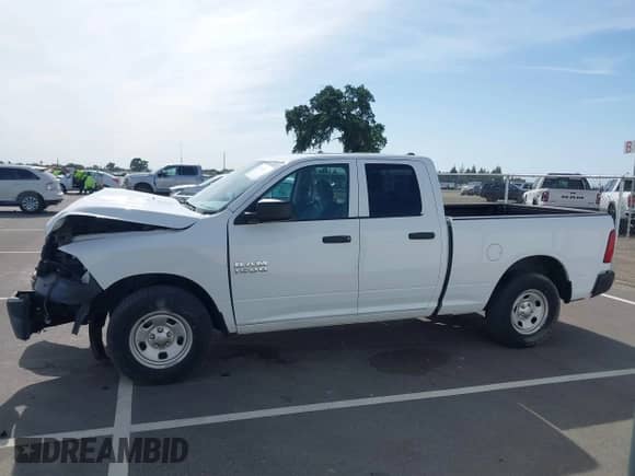 2018 Ram 1500 Tradesman z VIN 1C6RR6FG9JS261922, wystawiony jako IAAI lot #41860338 z przebiegiem 41 016 mil mil oraz . Historia ofert i sprzedaży dostępna na DreamBid. Obrazek 14.