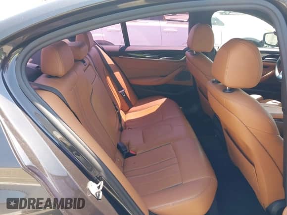 2019 BMW 5 Series 540i xDrive с VIN WBAJE7C51KWW19709, выставлен на аукционе IAAI как лот 42929080 с пробегом 82 661 миль миль и . История ставок и продаж доступна на DreamBid. Изображение 8.