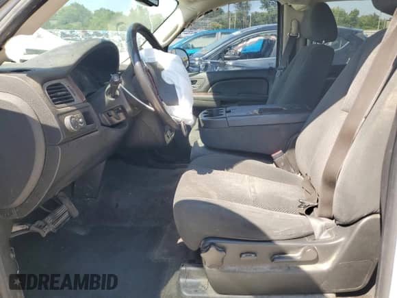 2008 Chevrolet Tahoe LS z VIN 1GNFC13C28J175537, wystawiony jako Copart lot #69518805 z przebiegiem 324 538 mil mil oraz Nie do naprawy • Non repairable. Historia ofert i sprzedaży dostępna na DreamBid. Obrazek 7.