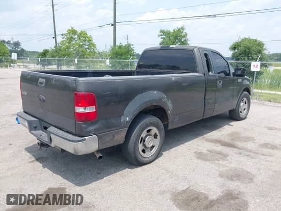 2006 Ford F-150 XL z VIN 1FTRF12W16NB15117, wystawiony jako IAAI lot #42410093 z przebiegiem 319 707 mil mil oraz . Historia ofert i sprzedaży dostępna na DreamBid. Obrazek 4.