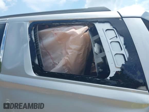 2020 Chevrolet Tahoe LS с VIN 1GNSCAKC7LR229067, выставлен на аукционе IAAI как лот 42700168 с пробегом Не указан миль и . История ставок и продаж доступна на DreamBid. Изображение 18.