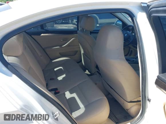 2015 BMW 5 Series 528i xDrive с VIN WBA5A7C50FD620736, выставлен на аукционе IAAI как лот 42812218 с пробегом 104 990 миль миль и . История ставок и продаж доступна на DreamBid. Изображение 8.