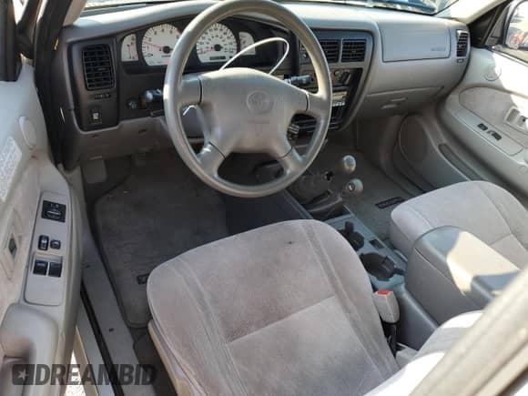2002 Toyota Tacoma z VIN 5TEWN72NX2Z070220, wystawiony jako Copart lot #81276465 z przebiegiem 143 793 mil mil oraz Szkoda całkowita • Salvage title. Historia ofert i sprzedaży dostępna na DreamBid. Obrazek 8.