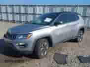 2018 Jeep Compass Trailhawk z VIN 3C4NJDDB9JT169184, wystawiony jako IAAI lot #42989268 z przebiegiem 97 221 mil mil oraz . Historia ofert i sprzedaży dostępna na DreamBid. Obrazek 2.