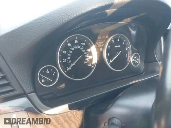 2015 BMW 5 Series 528i xDrive z VIN WBA5A7C51FD627226, wystawiony jako IAAI lot #43389818 z przebiegiem Nie podano mil oraz . Historia ofert i sprzedaży dostępna na DreamBid. Obrazek 14.