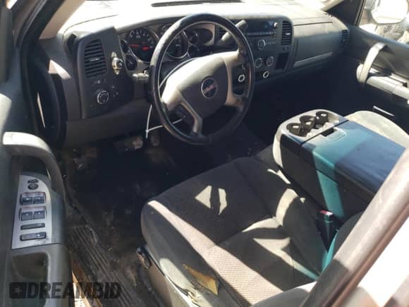 2008 GMC Sierra 1500 SLE2 z VIN 1GTEK19J38Z126068, wystawiony jako Copart lot #57251015 z przebiegiem 296 959 mil mil oraz Czysty tytuł • Clean title. Historia ofert i sprzedaży dostępna na DreamBid. Obrazek 8.