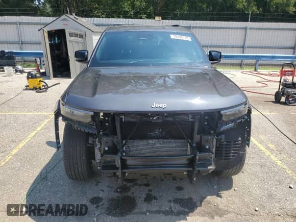 2025 Jeep Grand Cherokee Altitude X z VIN 1C4RJJAG7S8647151, wystawiony jako Copart lot #70148775 z przebiegiem 6 289 mil mil oraz Szkoda całkowita • Salvage title. Historia ofert i sprzedaży dostępna na DreamBid. Obrazek 5.